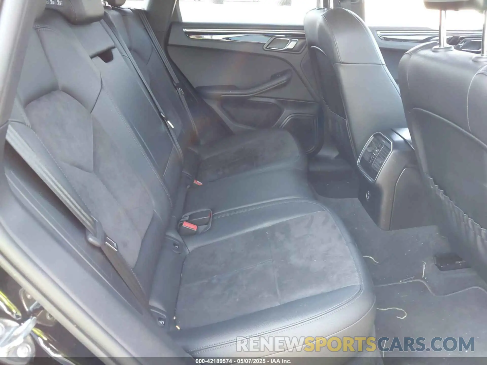 8 Photograph of a damaged car WP1AA2A54LLB12809 PORSCHE MACAN 2020