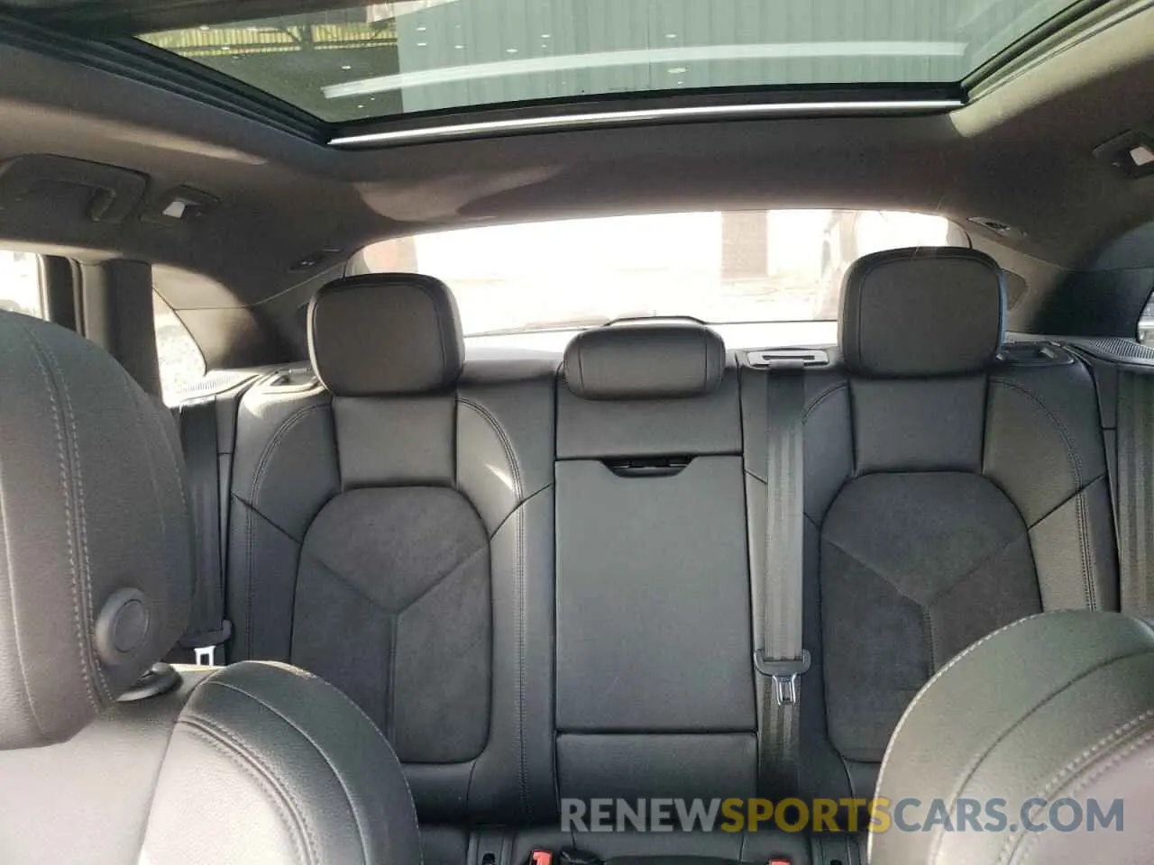 10 Photograph of a damaged car WP1AA2A54LLB12938 PORSCHE MACAN 2020