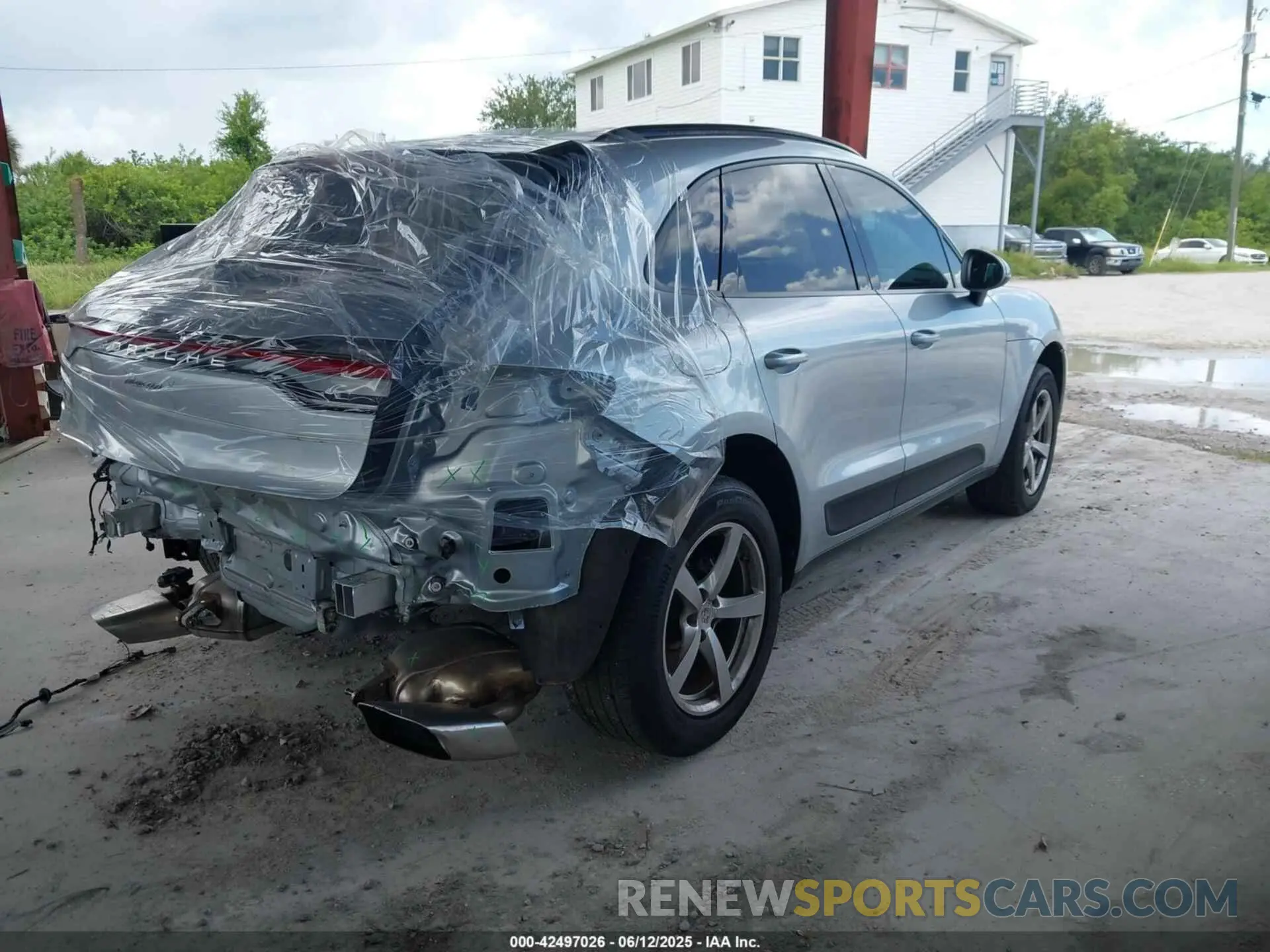4 Photograph of a damaged car WP1AA2A55LLB03066 PORSCHE MACAN 2020