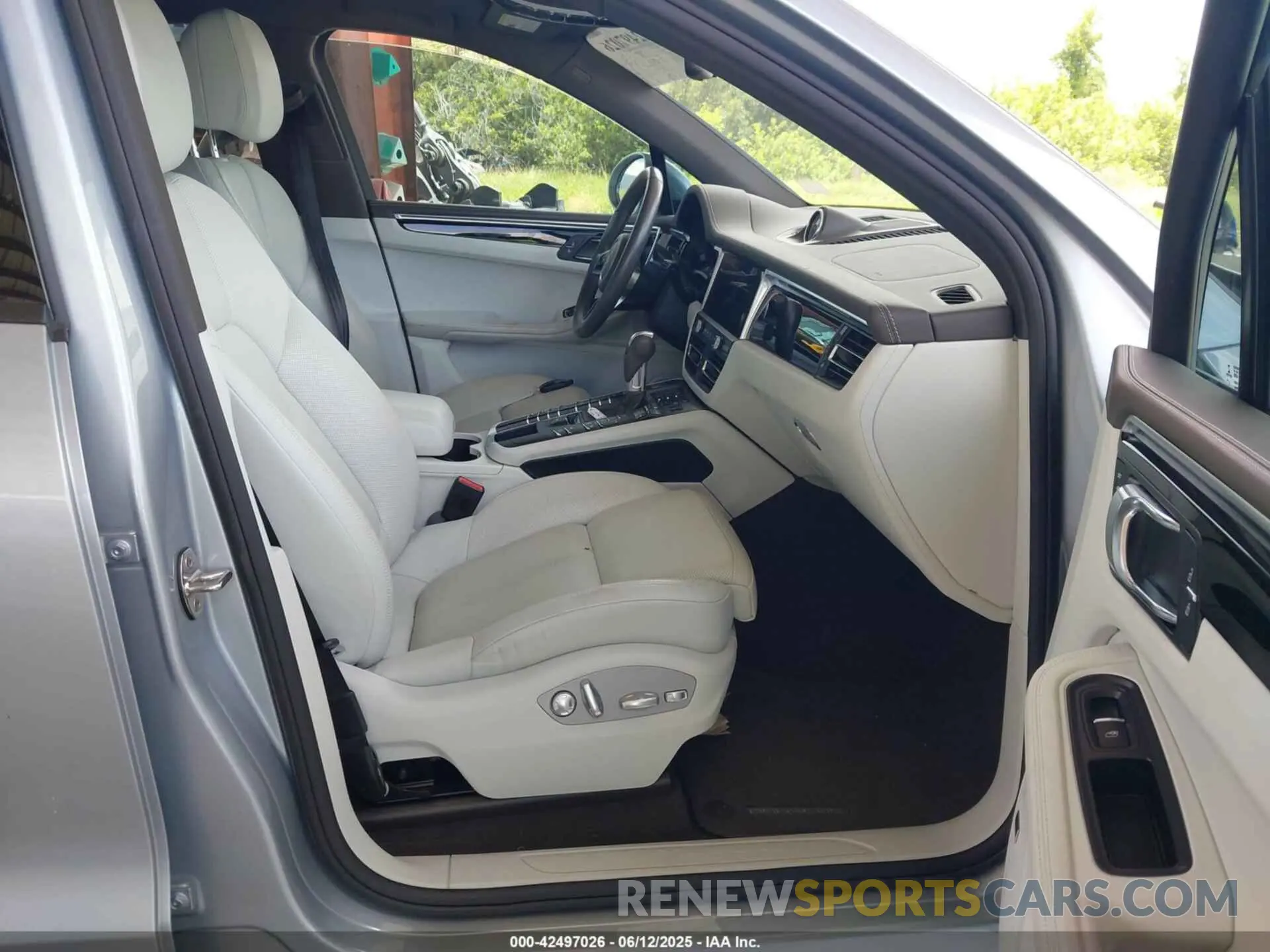 5 Photograph of a damaged car WP1AA2A55LLB03066 PORSCHE MACAN 2020
