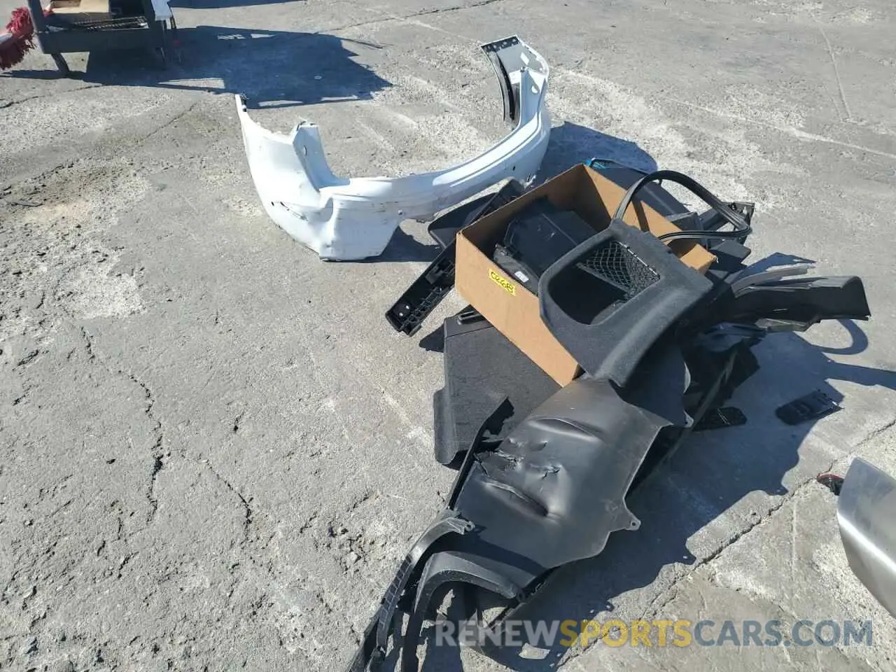 13 Photograph of a damaged car WP1AA2A56LLB10270 PORSCHE MACAN 2020