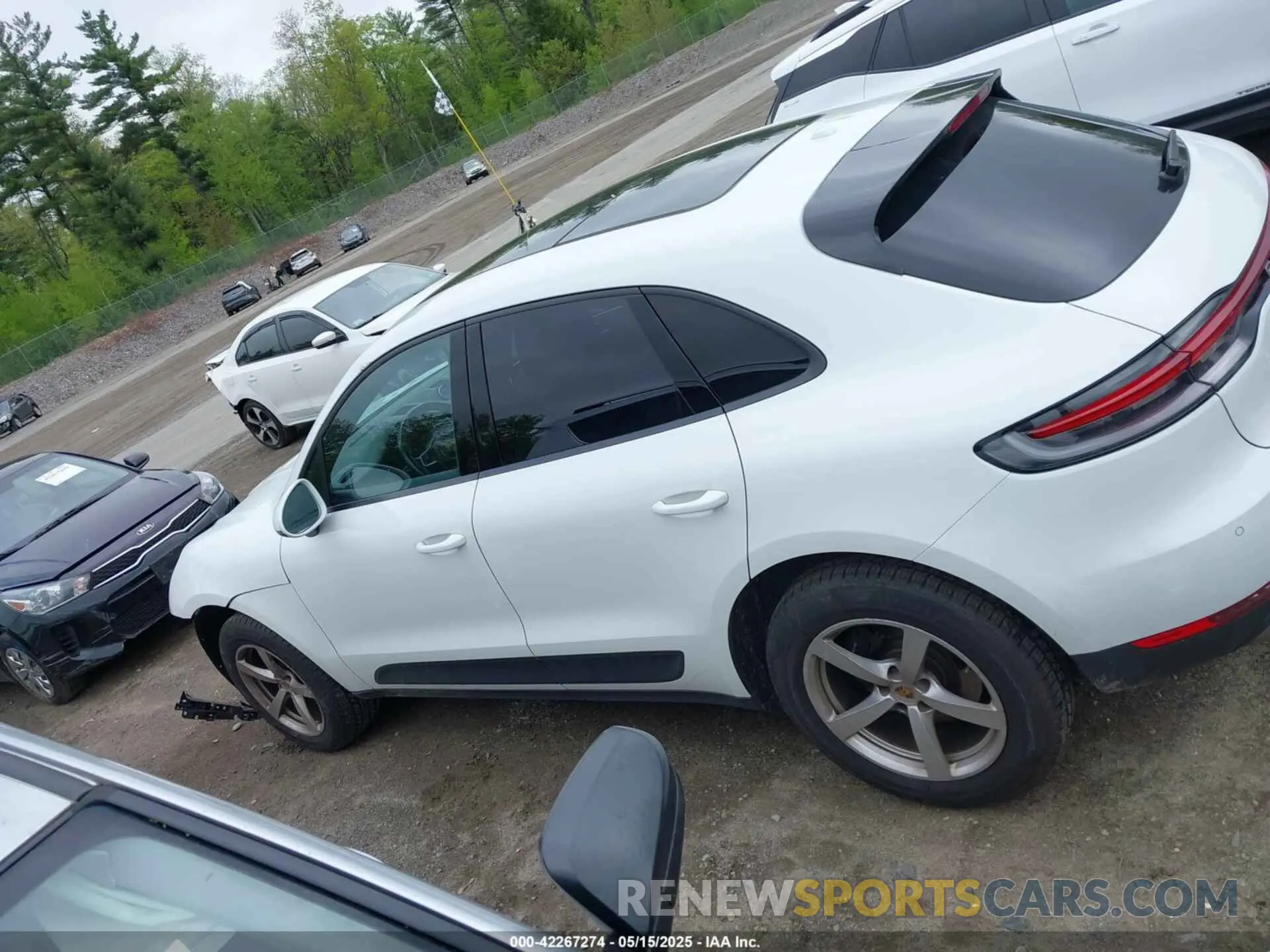 15 Photograph of a damaged car WP1AA2A56LLB10625 PORSCHE MACAN 2020