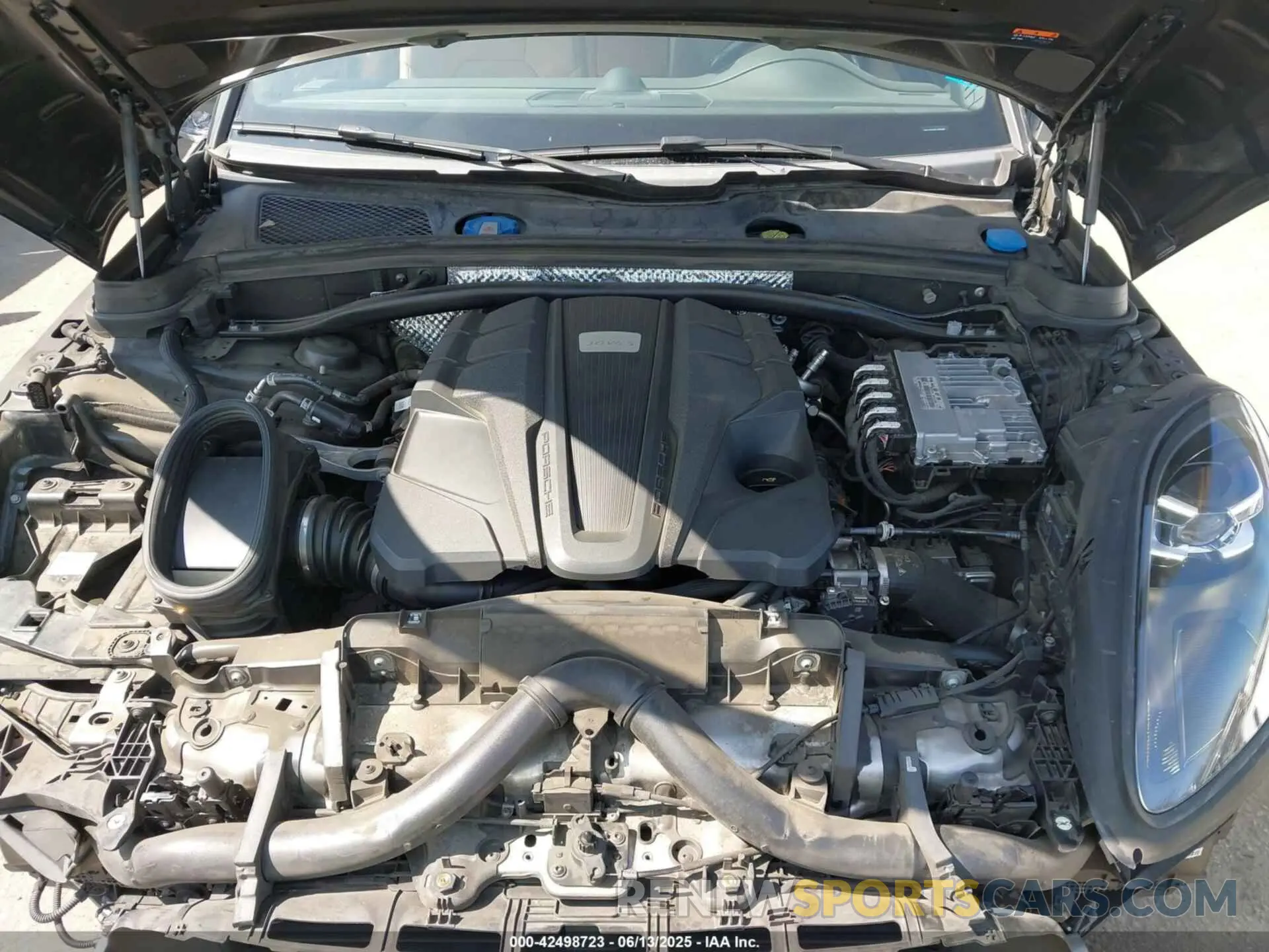 10 Photograph of a damaged car WP1AB2A59LLB32454 PORSCHE MACAN 2020