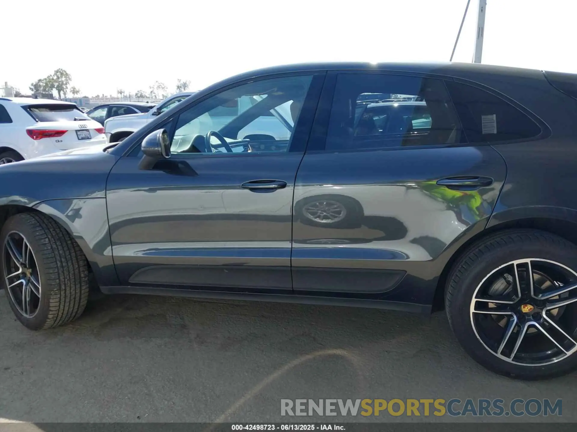 15 Photograph of a damaged car WP1AB2A59LLB32454 PORSCHE MACAN 2020
