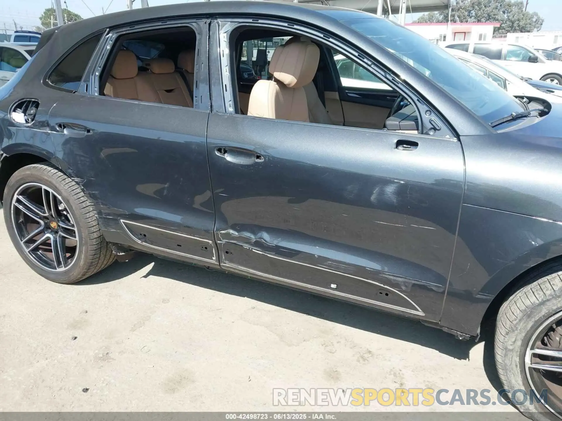 18 Photograph of a damaged car WP1AB2A59LLB32454 PORSCHE MACAN 2020