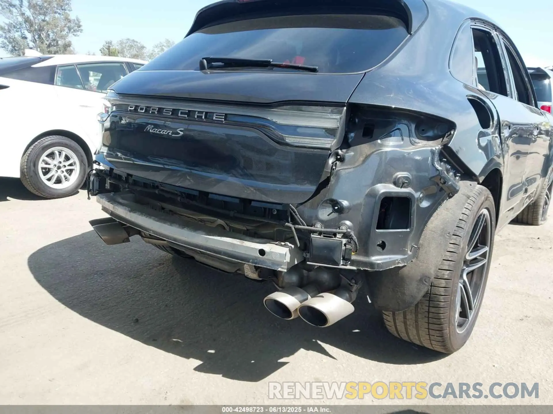 19 Photograph of a damaged car WP1AB2A59LLB32454 PORSCHE MACAN 2020