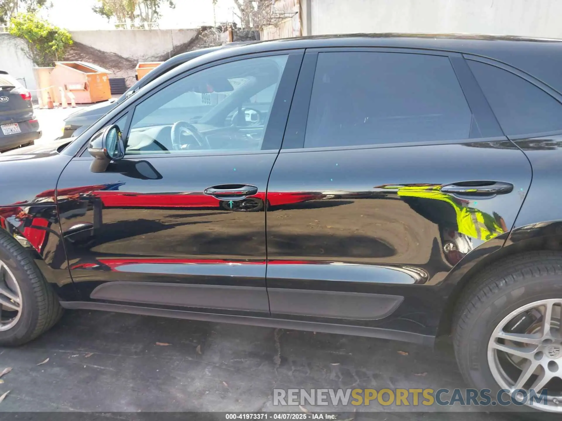 15 Photograph of a damaged car WP1AA2A50MLB02084 PORSCHE MACAN 2021