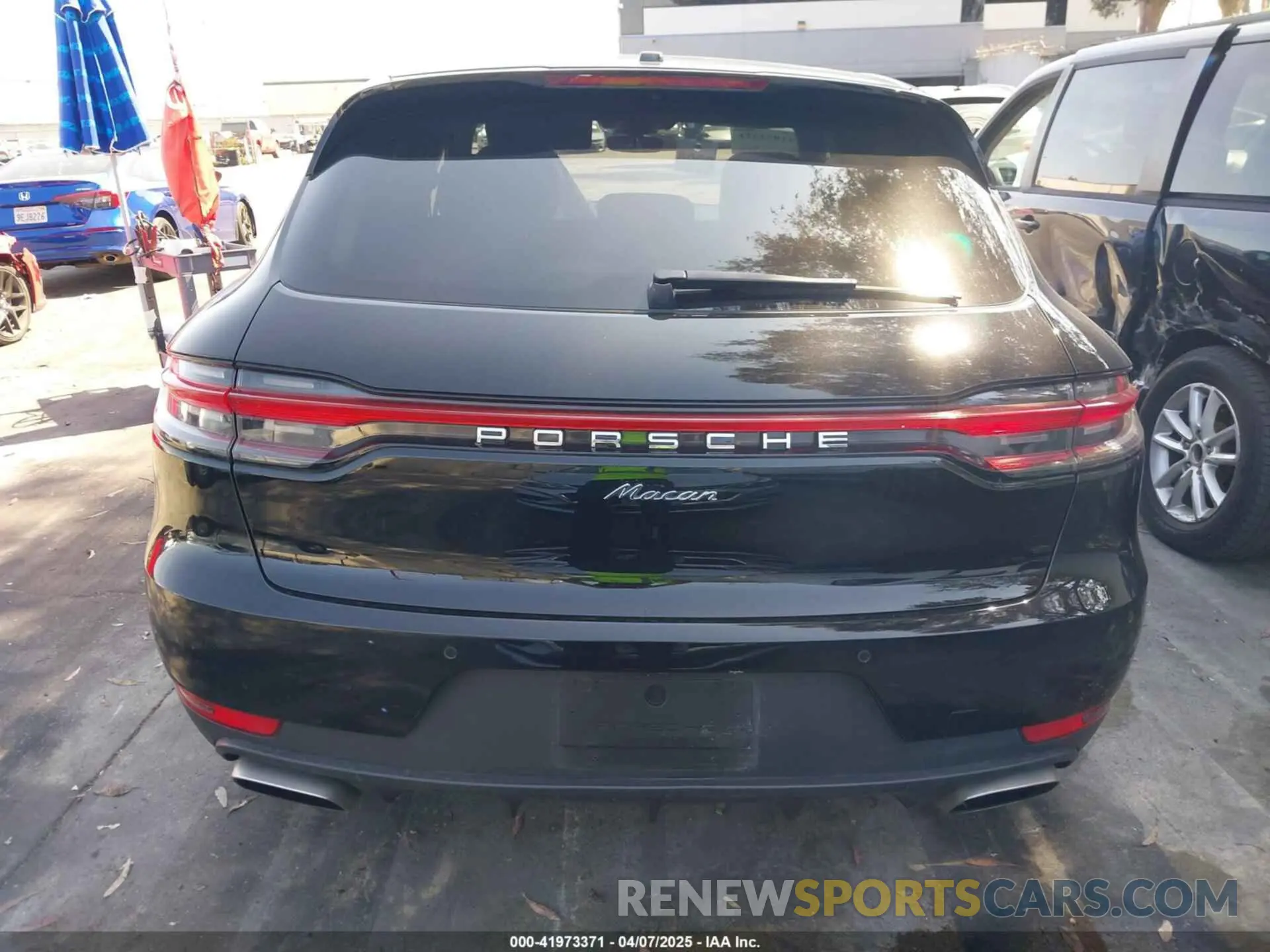 17 Photograph of a damaged car WP1AA2A50MLB02084 PORSCHE MACAN 2021