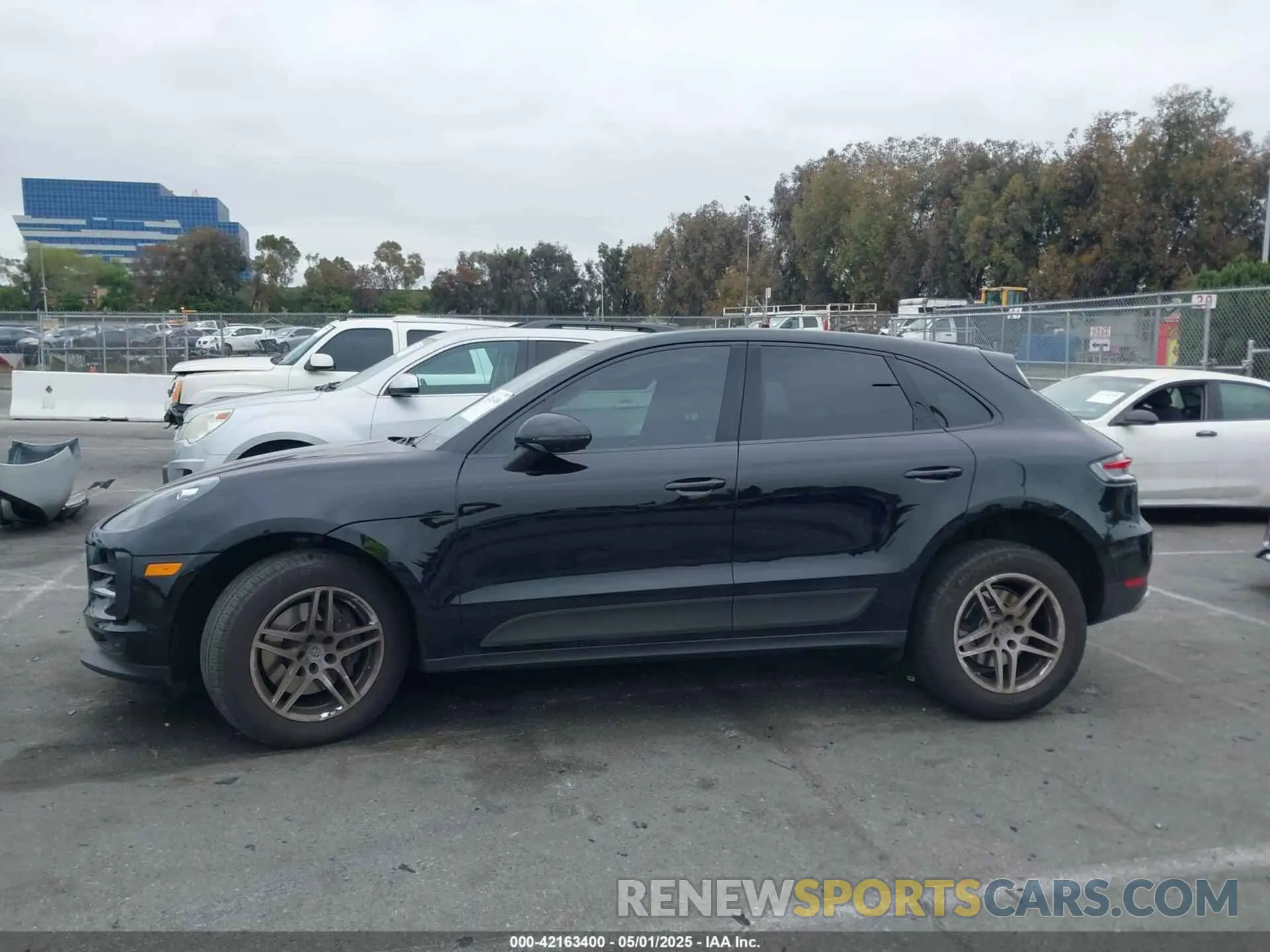 15 Photograph of a damaged car WP1AA2A51MLB08718 PORSCHE MACAN 2021