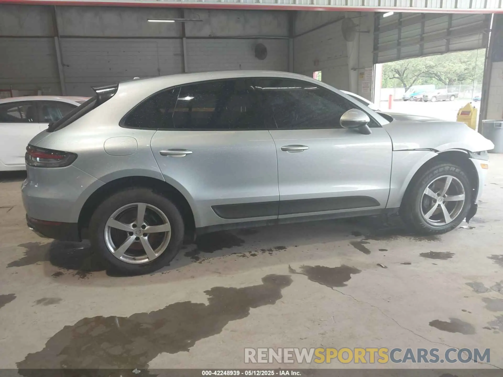 12 Photograph of a damaged car WP1AA2A51MLB11926 PORSCHE MACAN 2021