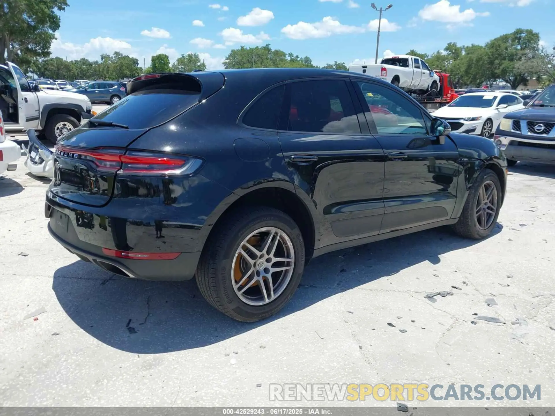 4 Photograph of a damaged car WP1AA2A52MLB03298 PORSCHE MACAN 2021