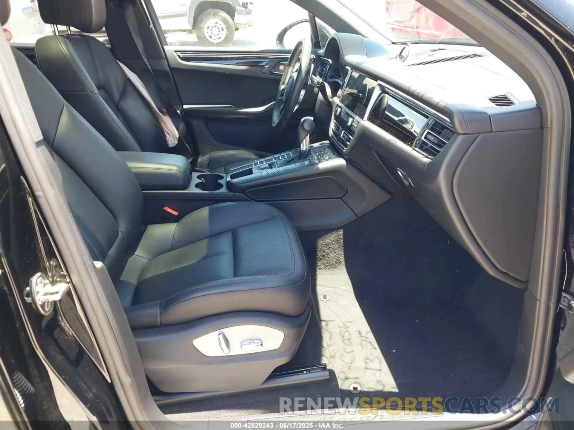 5 Photograph of a damaged car WP1AA2A52MLB03298 PORSCHE MACAN 2021