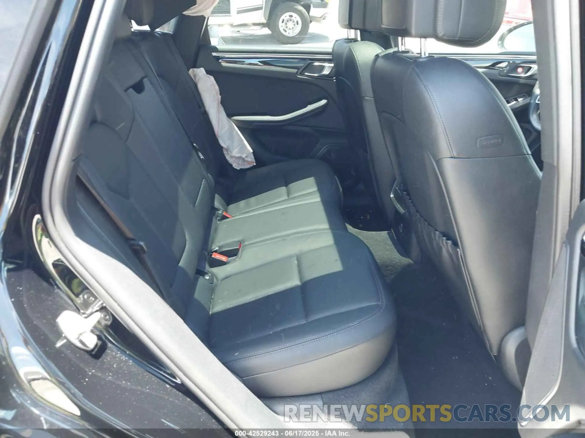 8 Photograph of a damaged car WP1AA2A52MLB03298 PORSCHE MACAN 2021