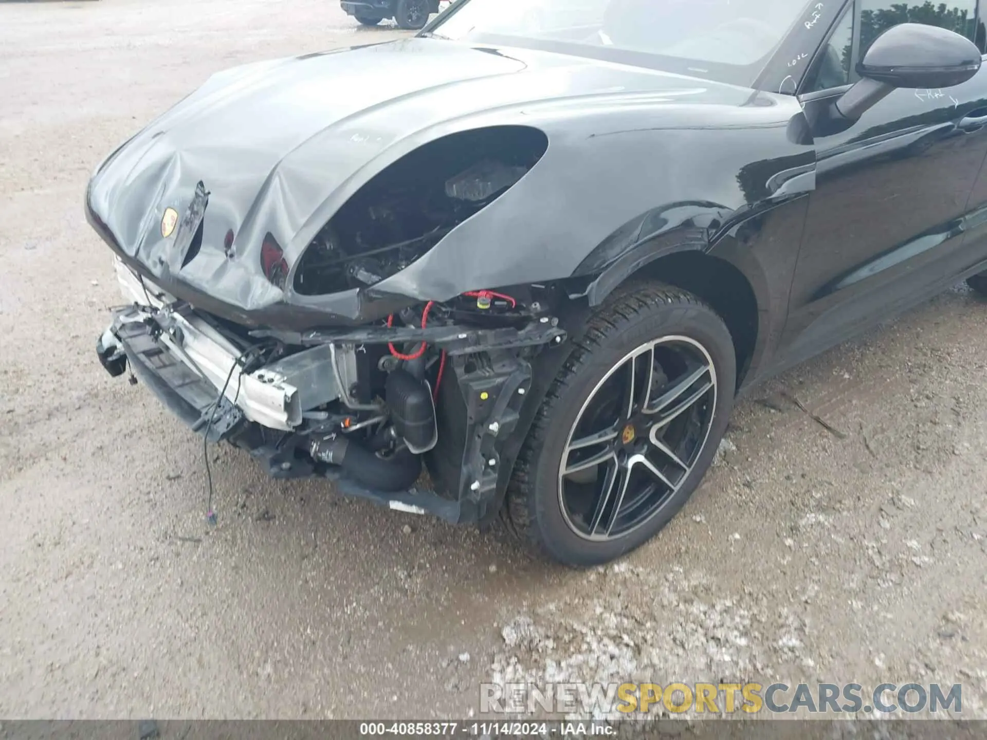 17 Photograph of a damaged car WP1AA2A54MLB16120 PORSCHE MACAN 2021