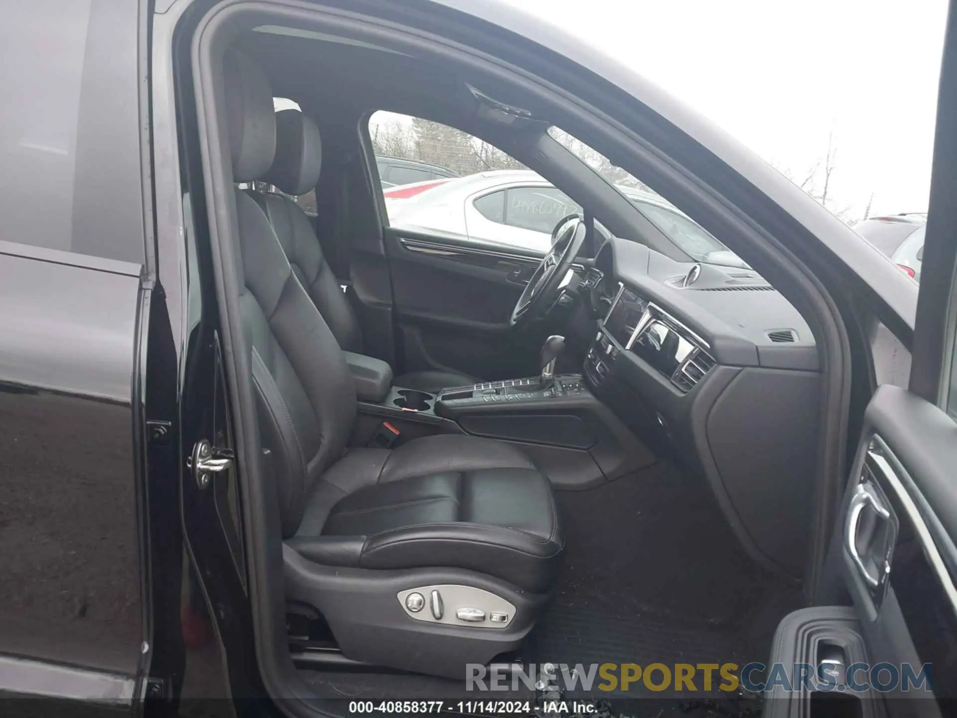 5 Photograph of a damaged car WP1AA2A54MLB16120 PORSCHE MACAN 2021