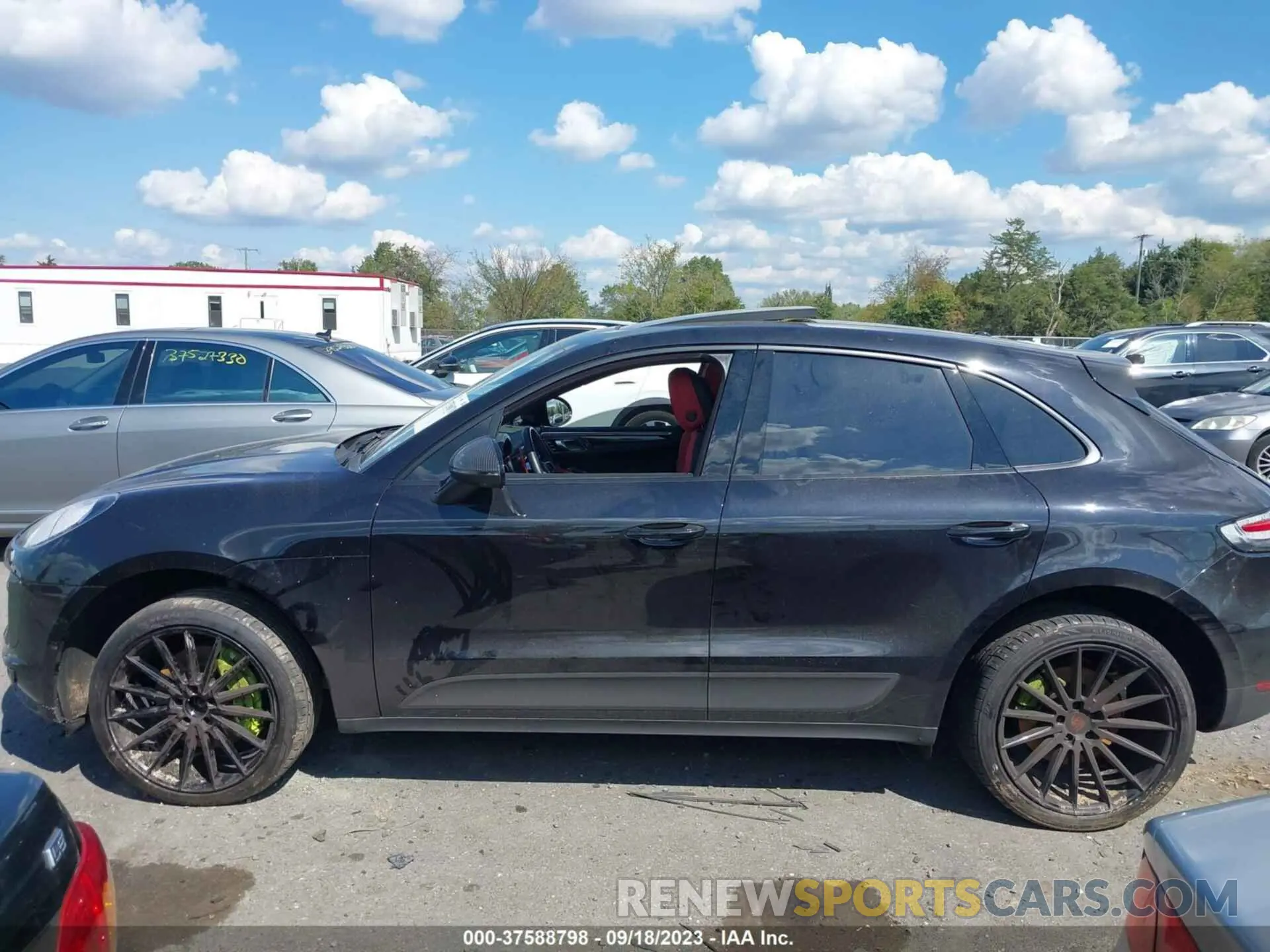 14 Photograph of a damaged car WP1AA2A54MLB17753 PORSCHE MACAN 2021