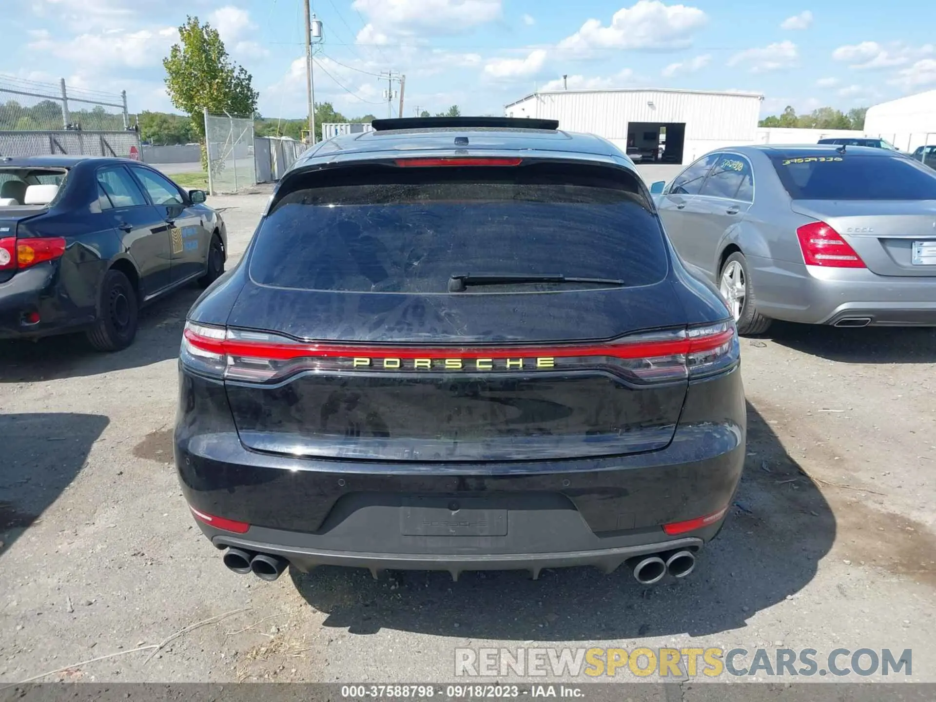 16 Photograph of a damaged car WP1AA2A54MLB17753 PORSCHE MACAN 2021