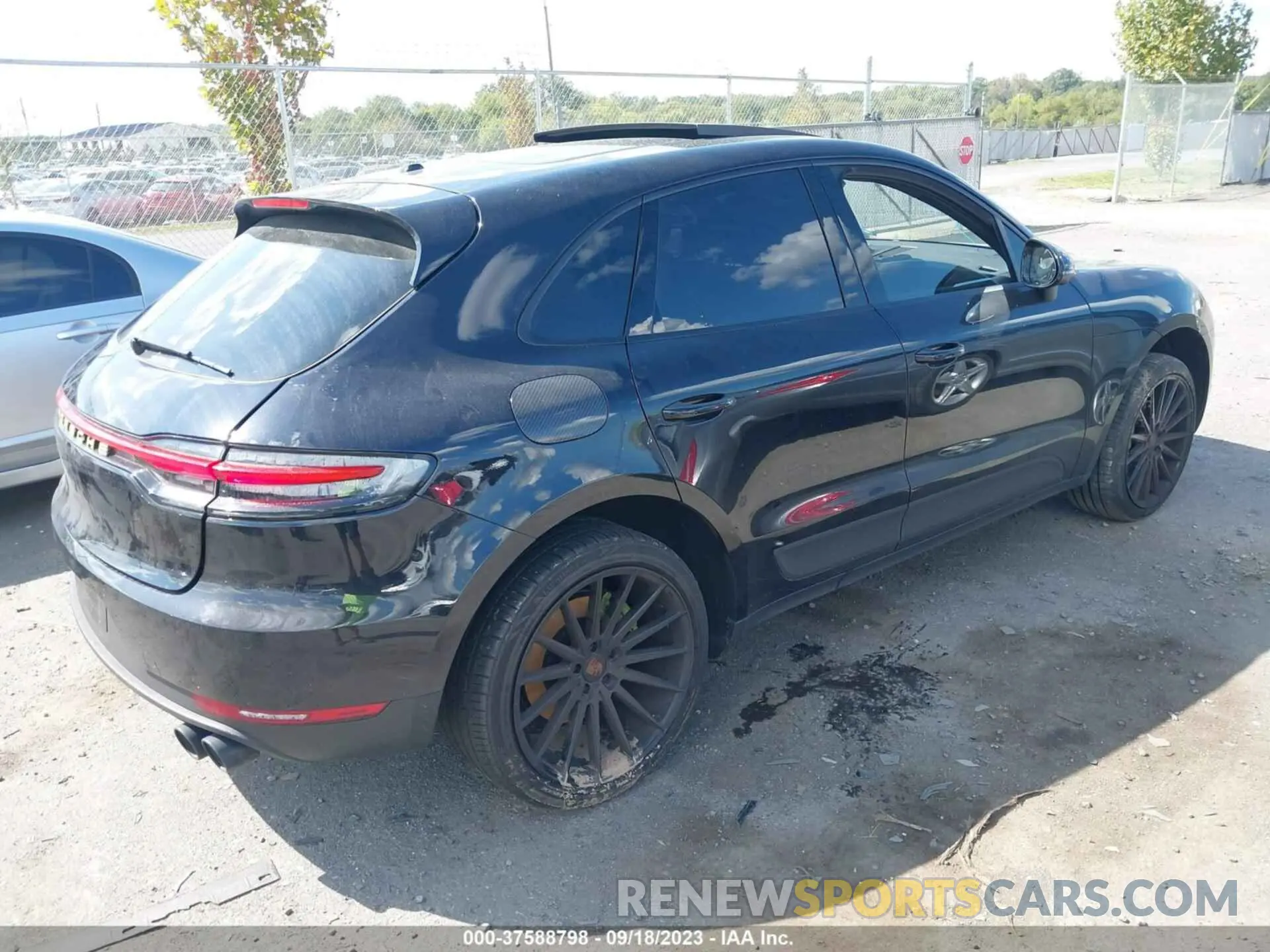 4 Photograph of a damaged car WP1AA2A54MLB17753 PORSCHE MACAN 2021