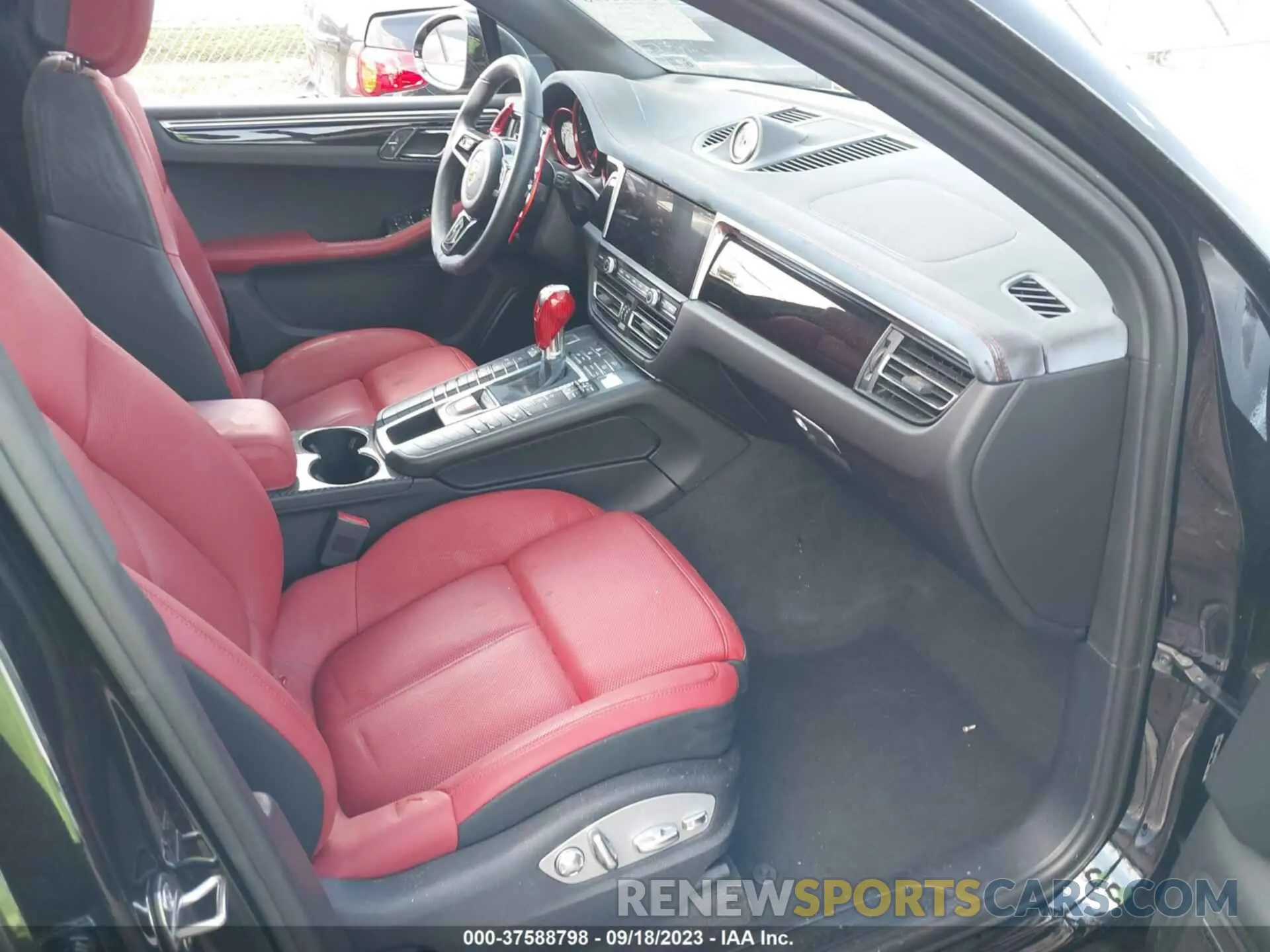 5 Photograph of a damaged car WP1AA2A54MLB17753 PORSCHE MACAN 2021