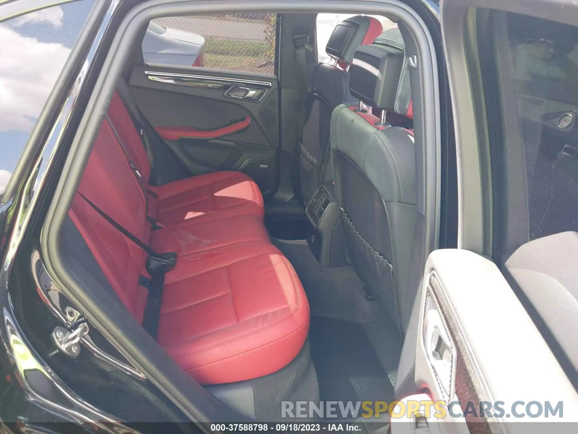 8 Photograph of a damaged car WP1AA2A54MLB17753 PORSCHE MACAN 2021