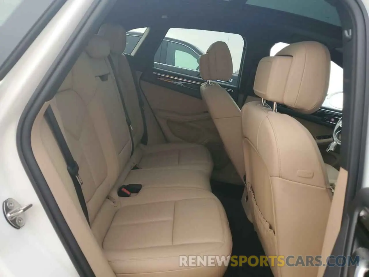 11 Photograph of a damaged car WP1AA2A55MLB11458 PORSCHE MACAN 2021