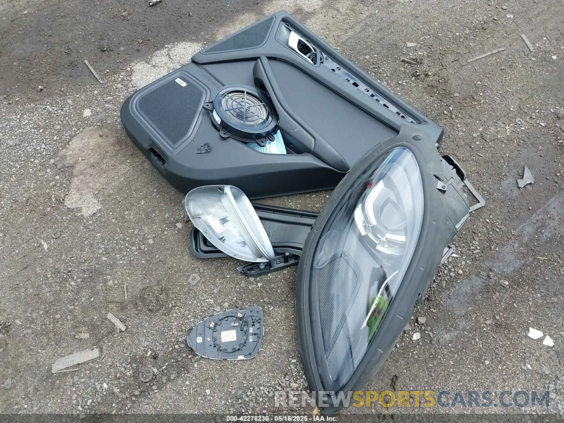 12 Photograph of a damaged car WP1AA2A55MLB14277 PORSCHE MACAN 2021