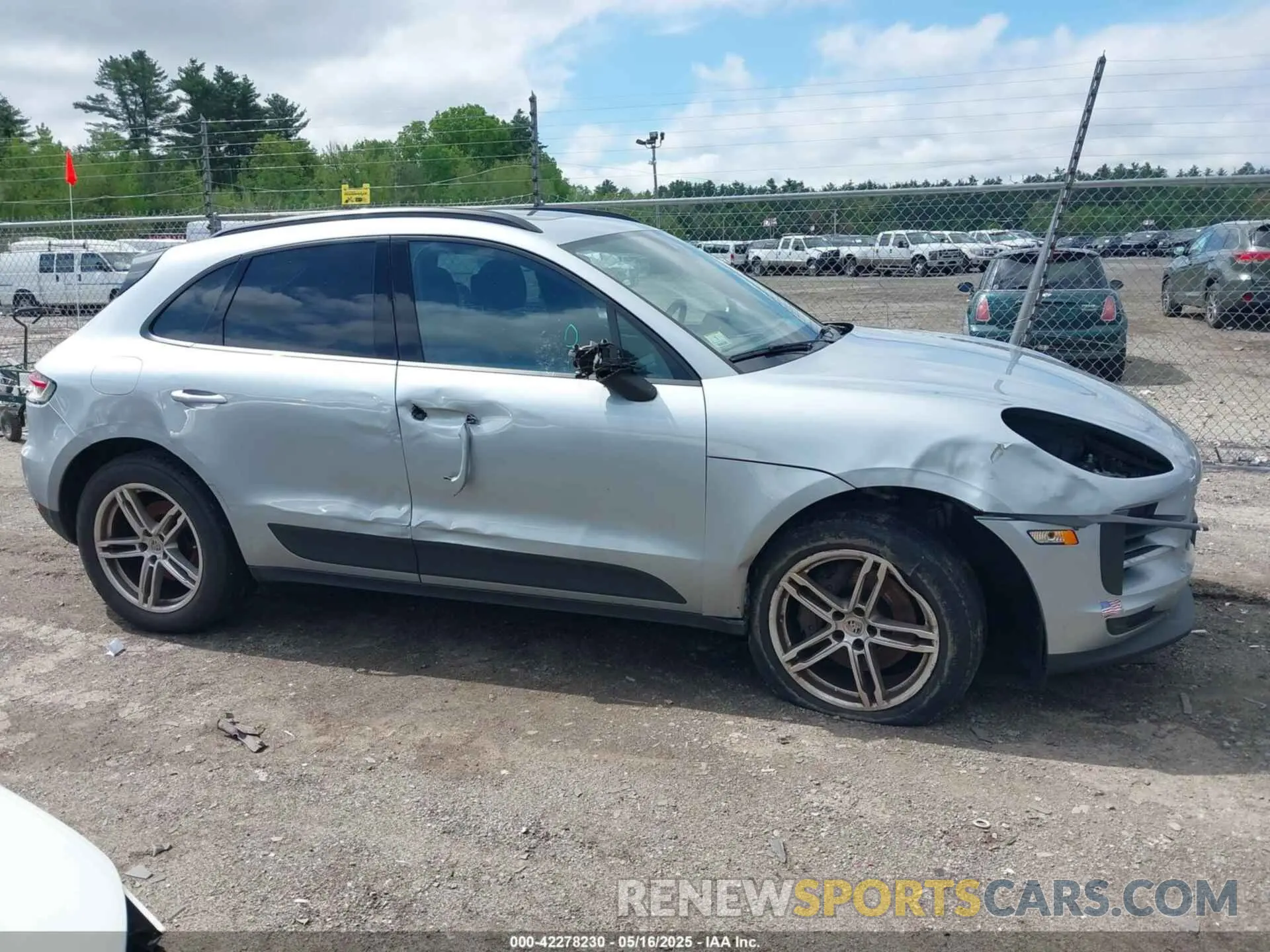 14 Photograph of a damaged car WP1AA2A55MLB14277 PORSCHE MACAN 2021