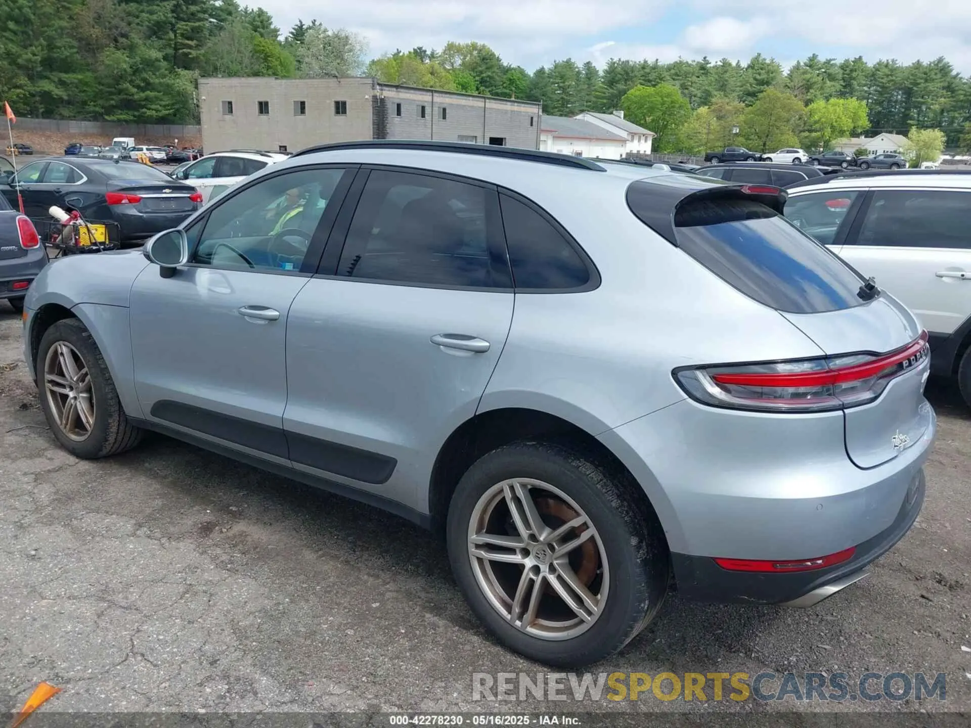 15 Photograph of a damaged car WP1AA2A55MLB14277 PORSCHE MACAN 2021