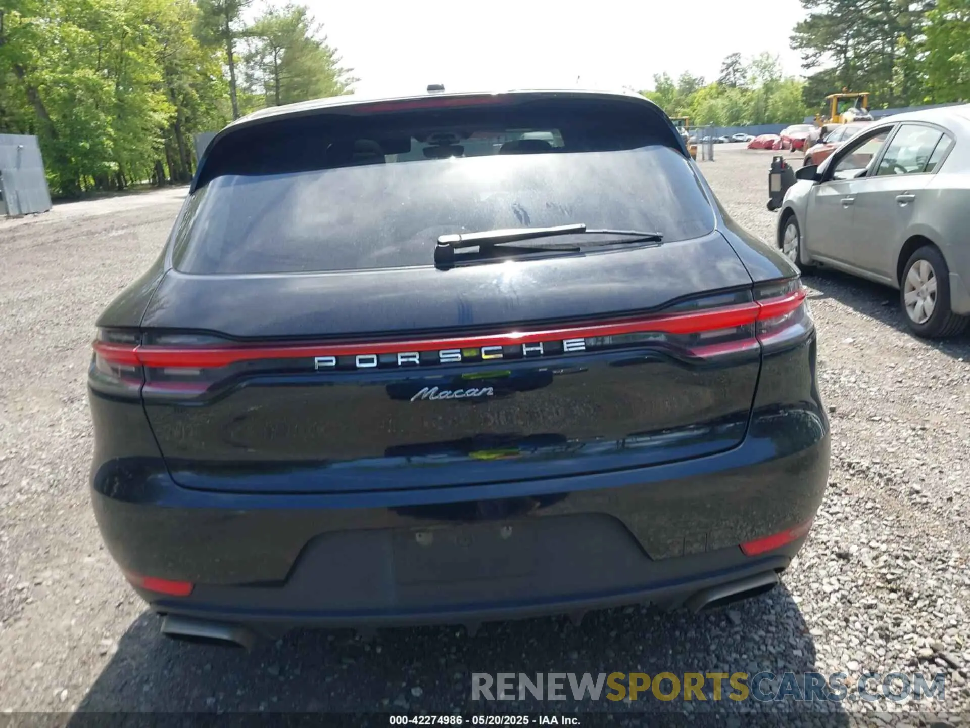 16 Photograph of a damaged car WP1AA2A56MLB09122 PORSCHE MACAN 2021