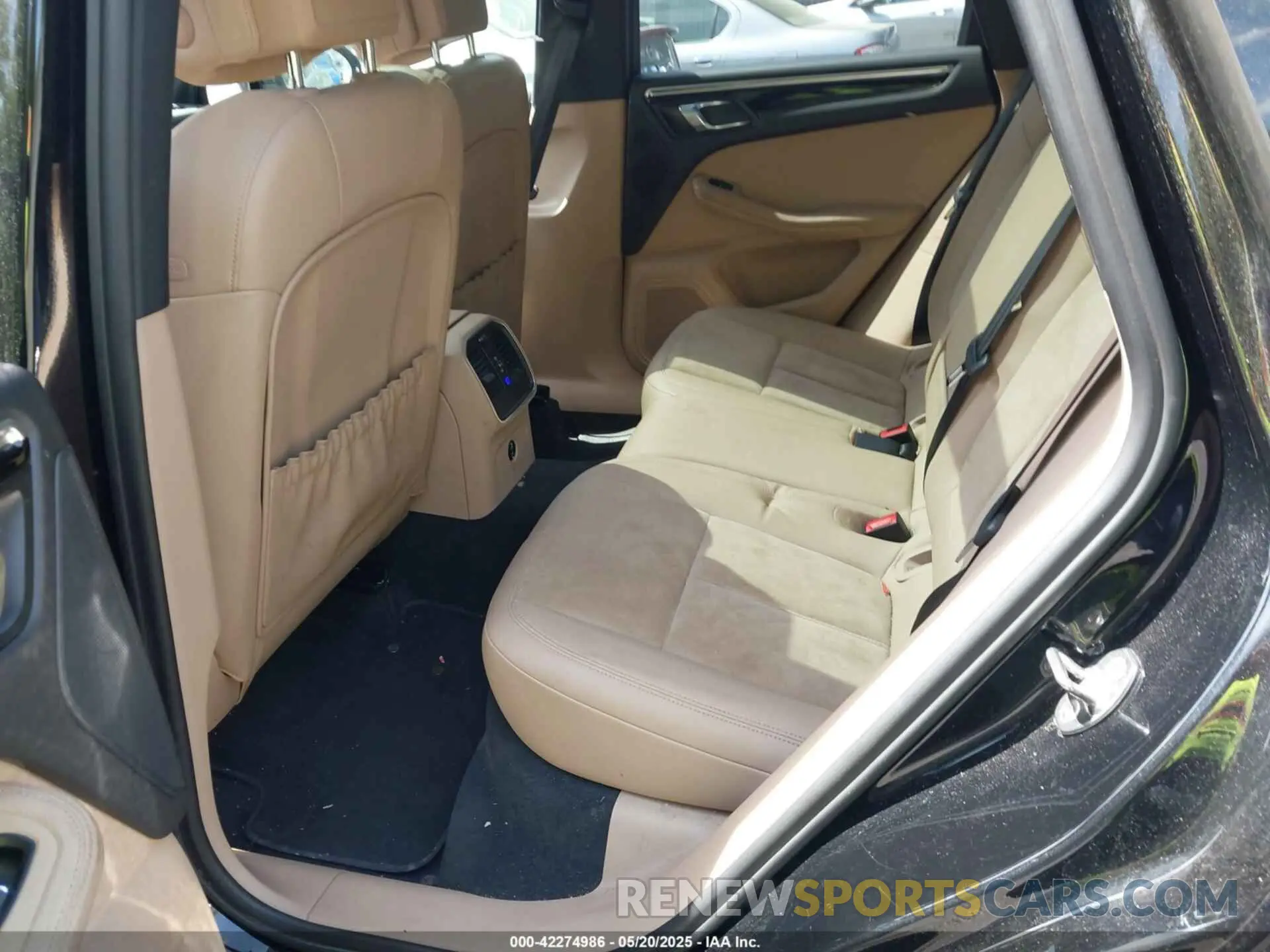 8 Photograph of a damaged car WP1AA2A56MLB09122 PORSCHE MACAN 2021