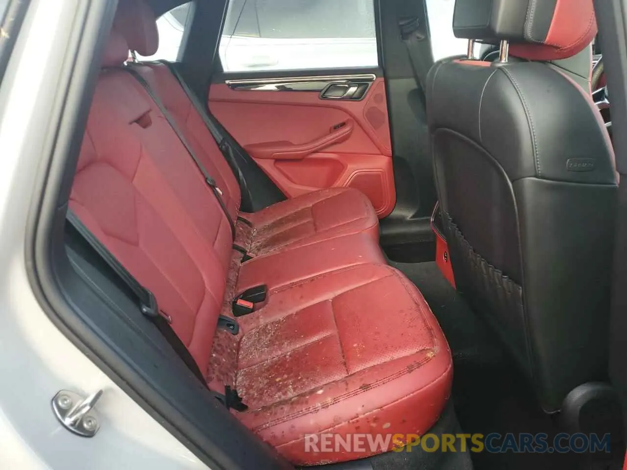 10 Photograph of a damaged car WP1AA2A57MLB00199 PORSCHE MACAN 2021
