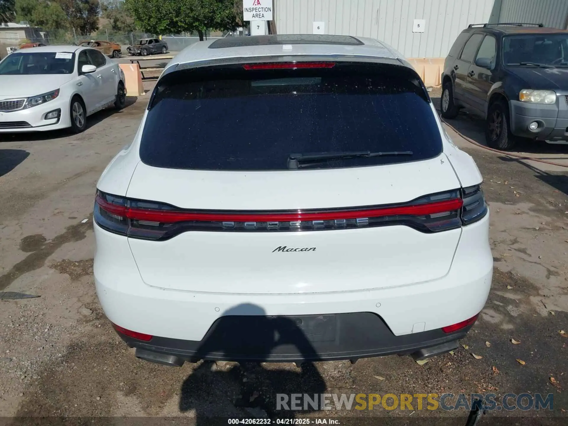 17 Photograph of a damaged car WP1AA2A57MLB12532 PORSCHE MACAN 2021