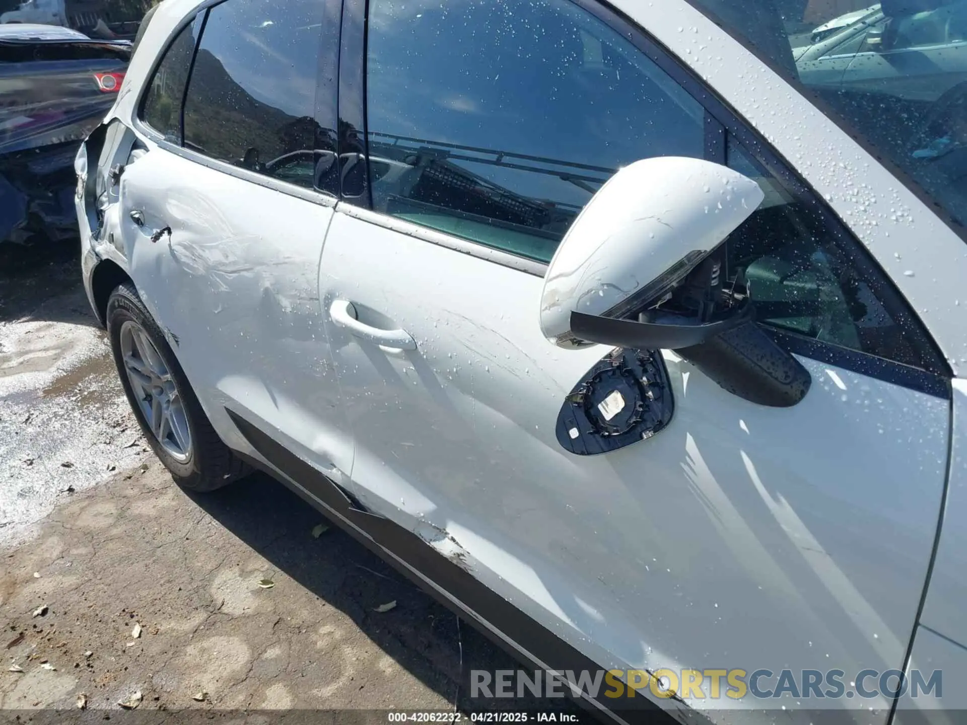 18 Photograph of a damaged car WP1AA2A57MLB12532 PORSCHE MACAN 2021