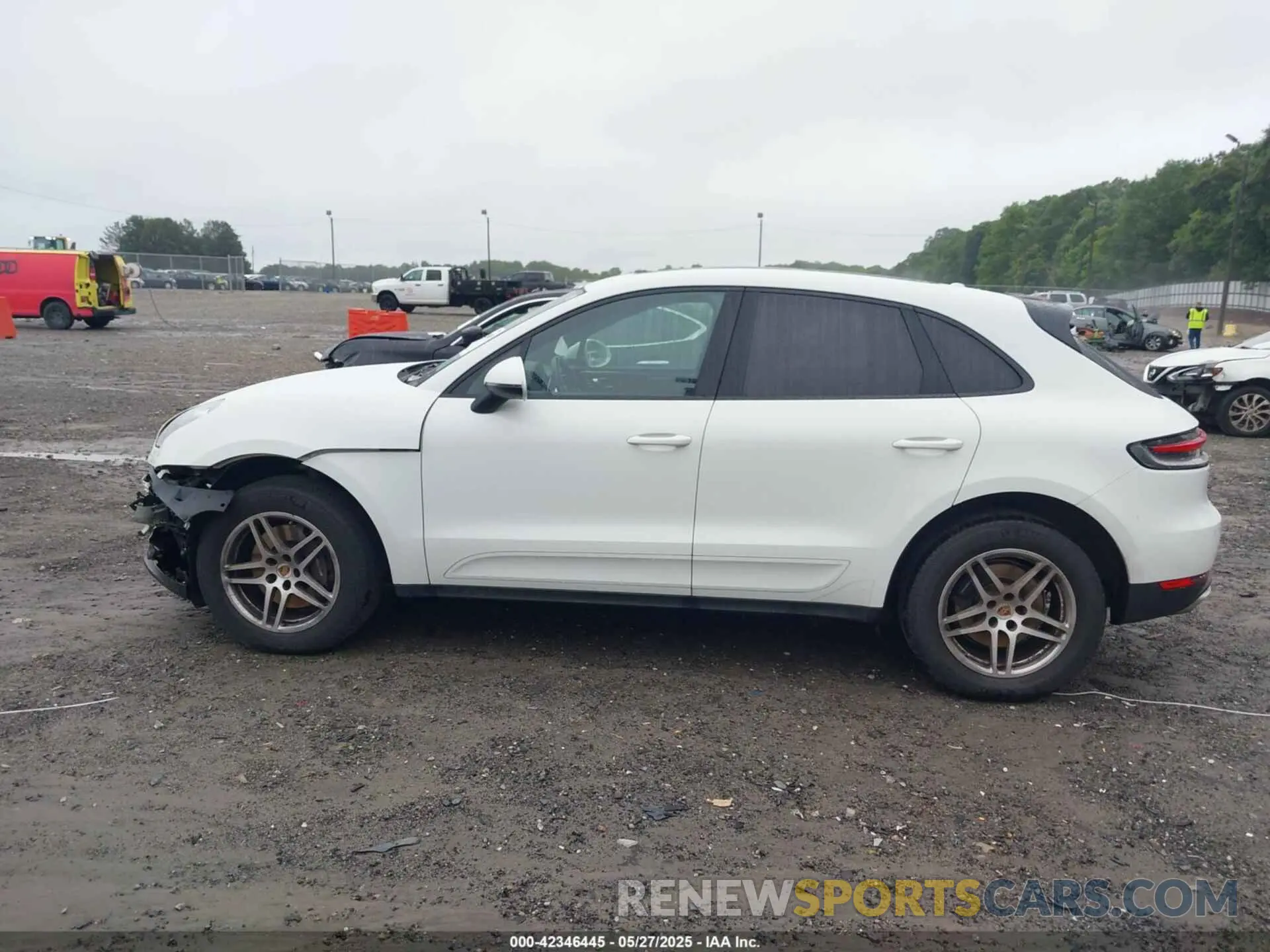 14 Photograph of a damaged car WP1AA2A5XMLB16221 PORSCHE MACAN 2021