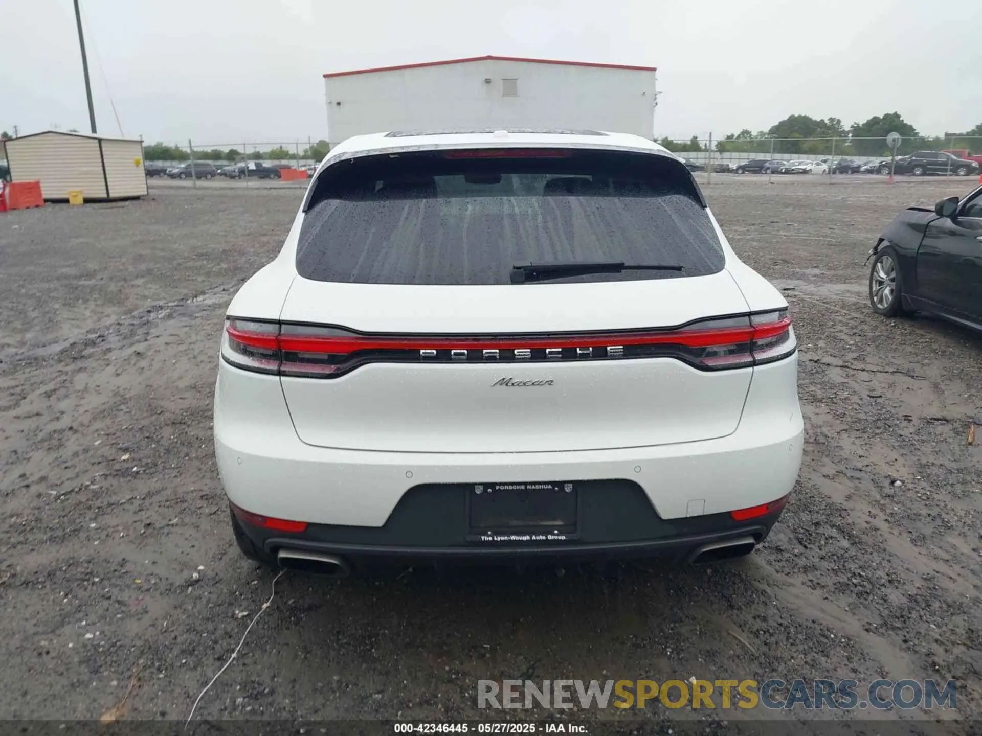 16 Photograph of a damaged car WP1AA2A5XMLB16221 PORSCHE MACAN 2021