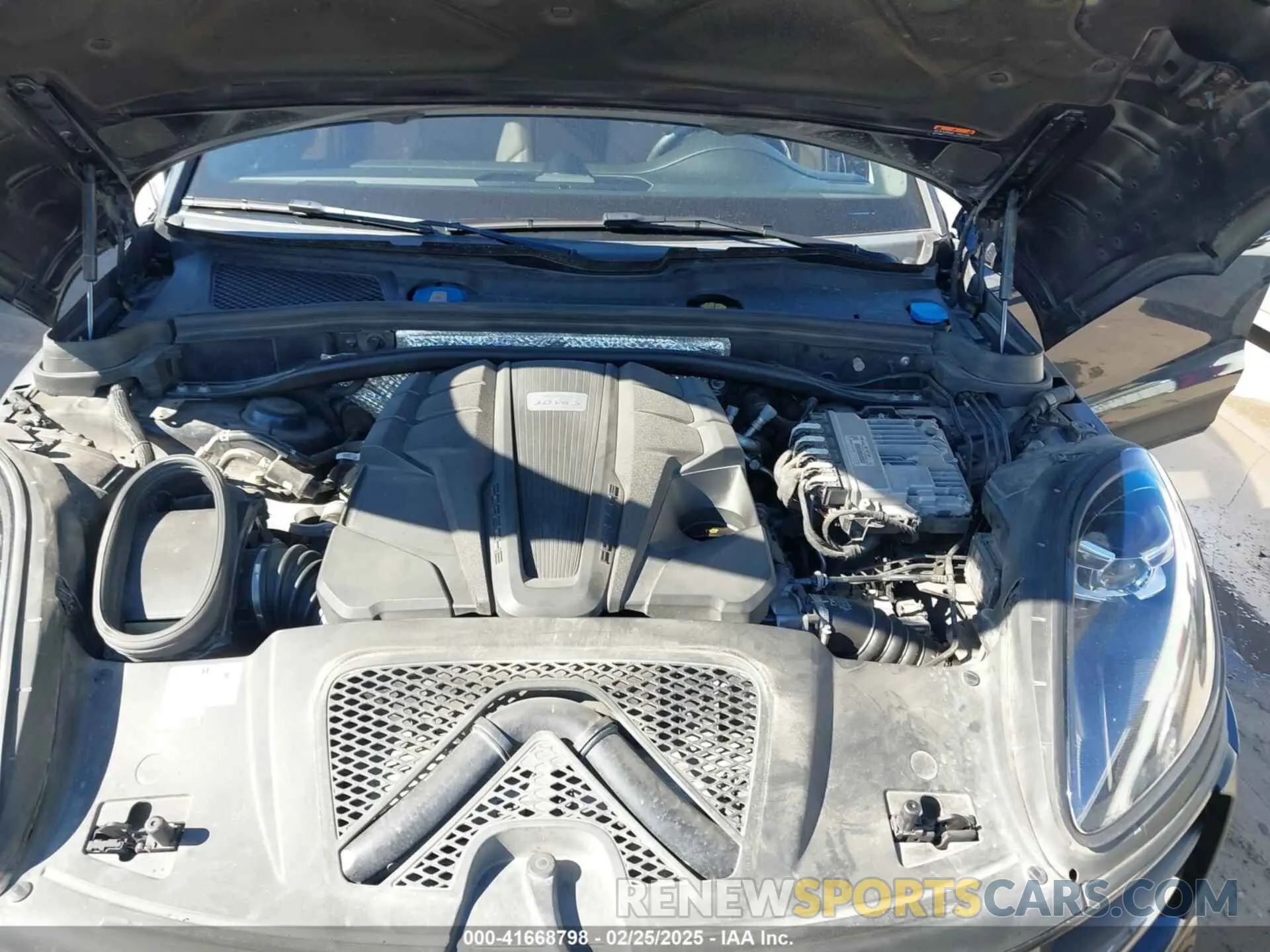 10 Photograph of a damaged car WP1AB2A53MLB38137 PORSCHE MACAN 2021