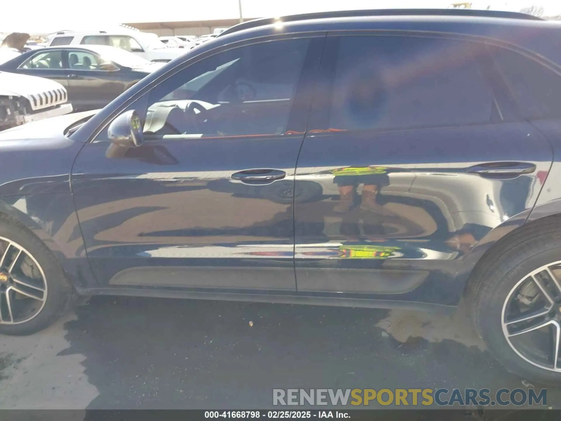 14 Photograph of a damaged car WP1AB2A53MLB38137 PORSCHE MACAN 2021