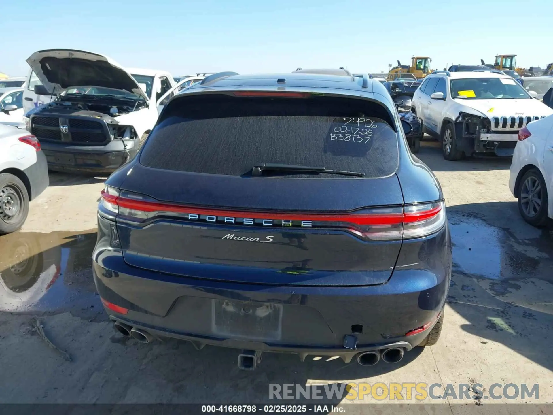 16 Photograph of a damaged car WP1AB2A53MLB38137 PORSCHE MACAN 2021
