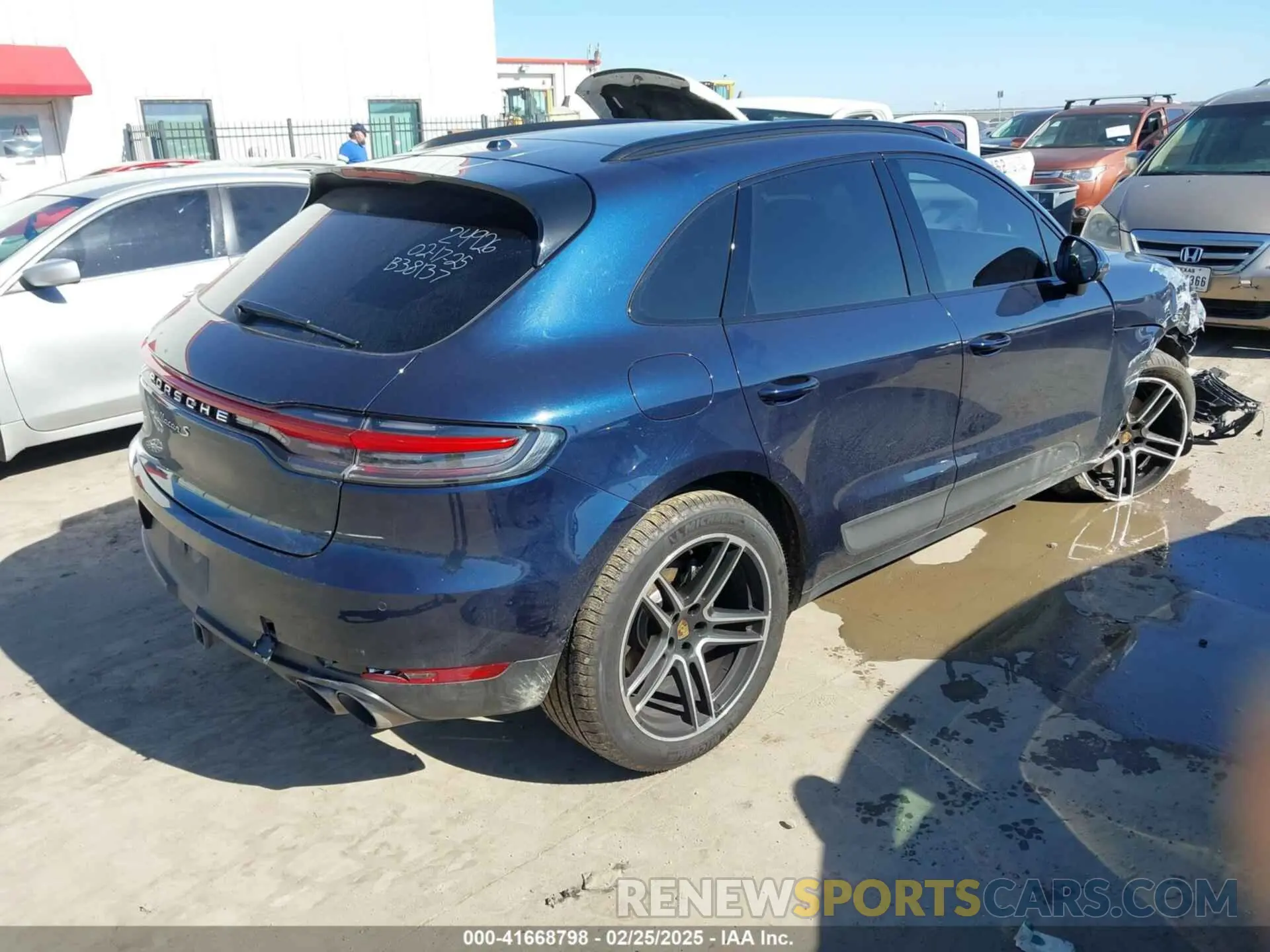 4 Photograph of a damaged car WP1AB2A53MLB38137 PORSCHE MACAN 2021