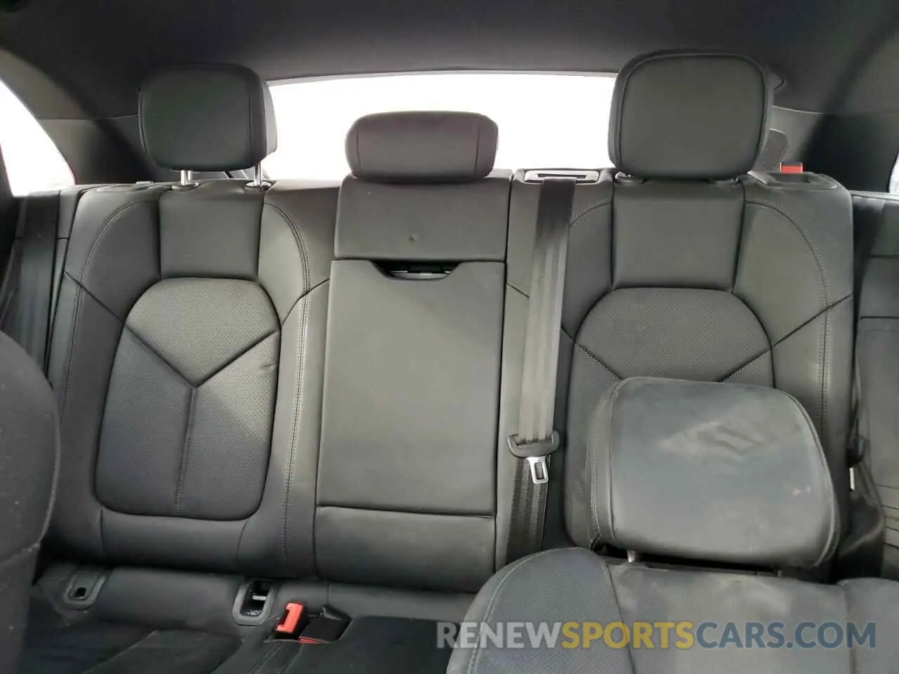 10 Photograph of a damaged car WP1AB2A54MLB34310 PORSCHE MACAN 2021
