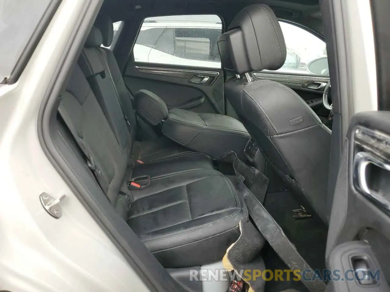 11 Photograph of a damaged car WP1AB2A54MLB34310 PORSCHE MACAN 2021