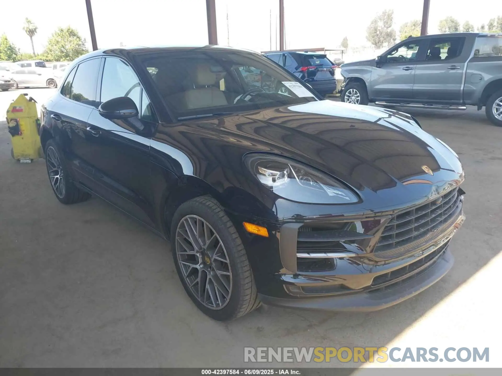 1 Photograph of a damaged car WP1AB2A54MLB37840 PORSCHE MACAN 2021