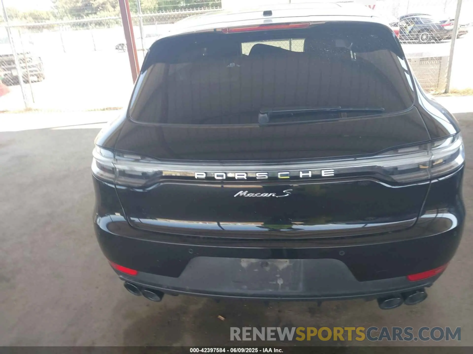 17 Photograph of a damaged car WP1AB2A54MLB37840 PORSCHE MACAN 2021