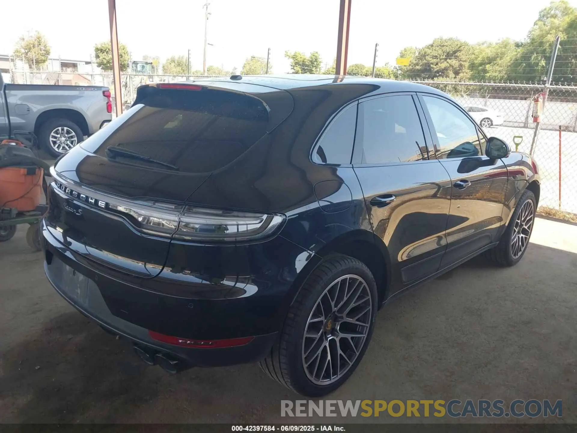 4 Photograph of a damaged car WP1AB2A54MLB37840 PORSCHE MACAN 2021