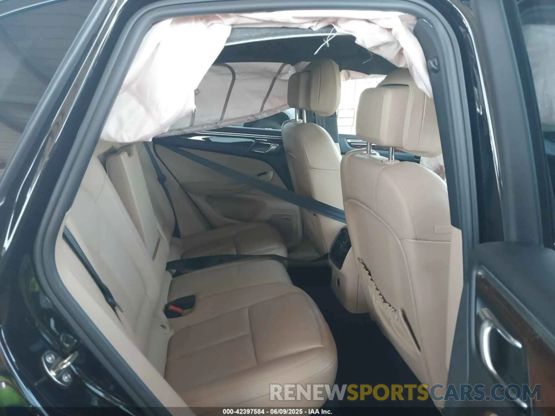 8 Photograph of a damaged car WP1AB2A54MLB37840 PORSCHE MACAN 2021