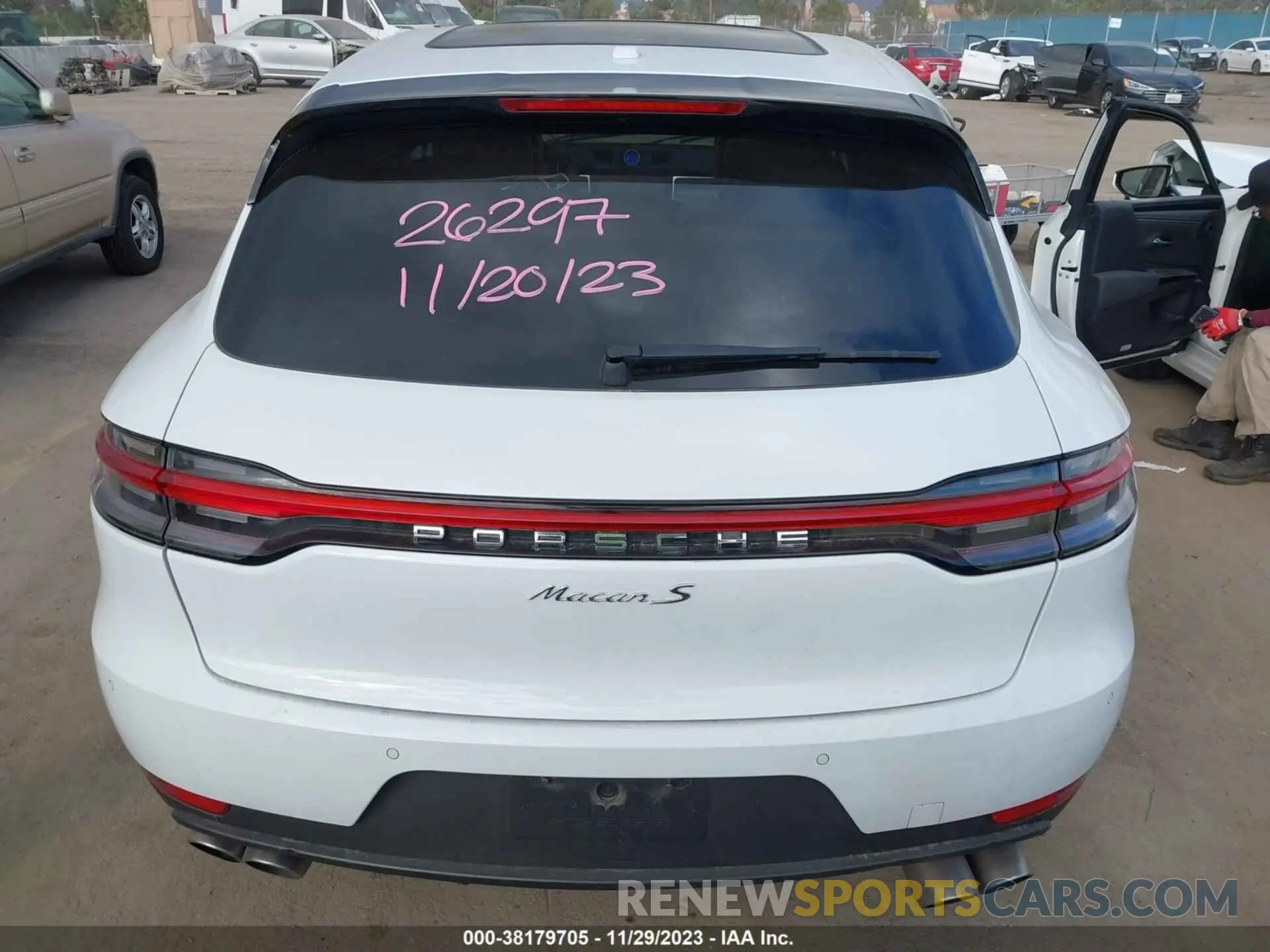 16 Photograph of a damaged car WP1AB2A55MLB36986 PORSCHE MACAN 2021