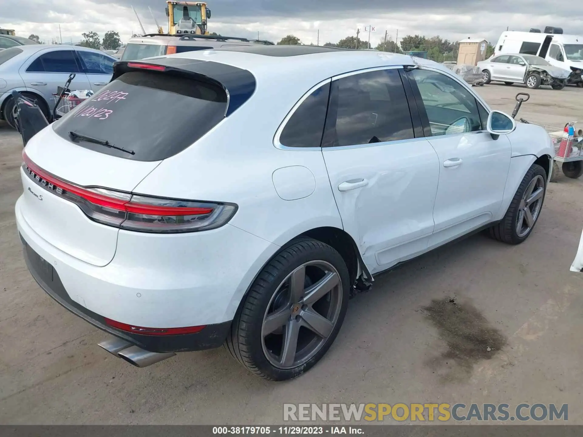 4 Photograph of a damaged car WP1AB2A55MLB36986 PORSCHE MACAN 2021