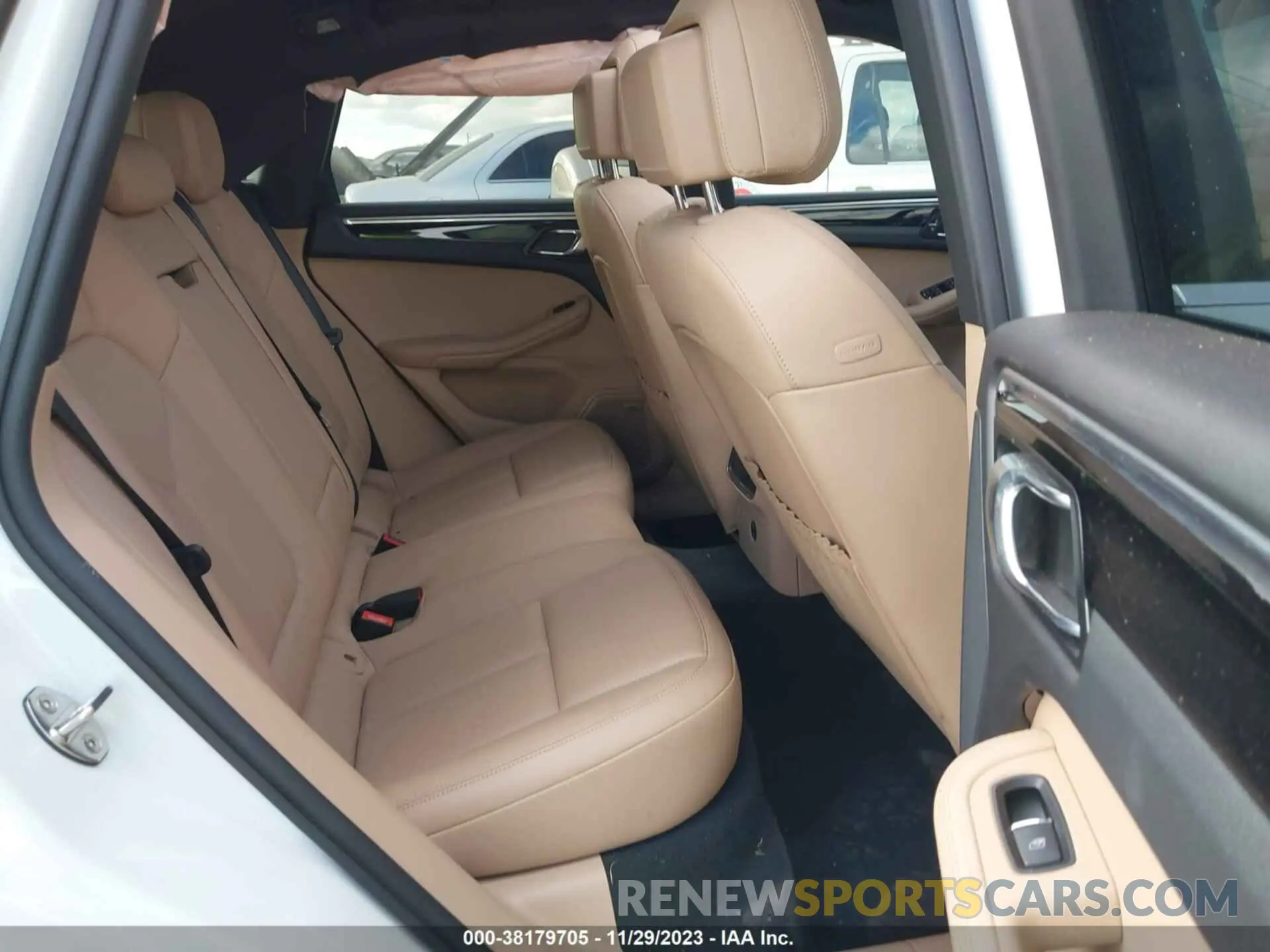 8 Photograph of a damaged car WP1AB2A55MLB36986 PORSCHE MACAN 2021