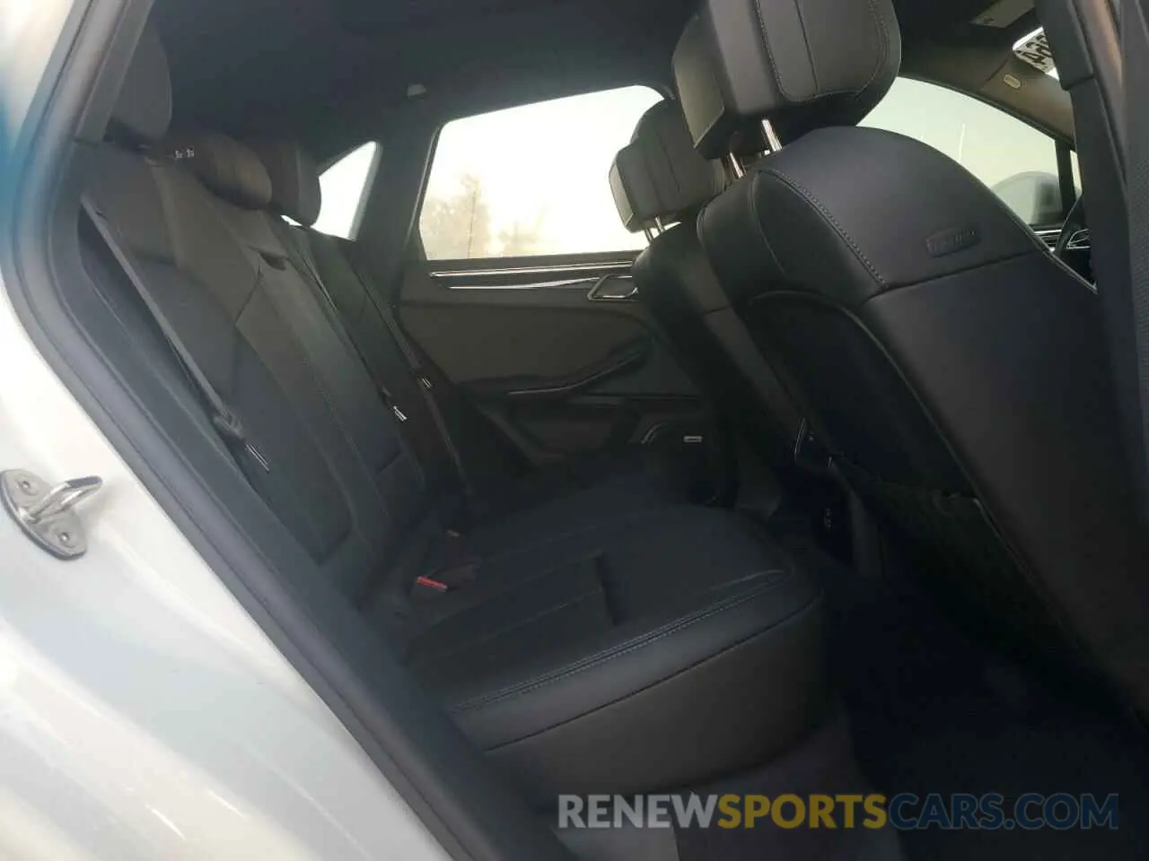 11 Photograph of a damaged car WP1AB2A59MLB36893 PORSCHE MACAN 2021