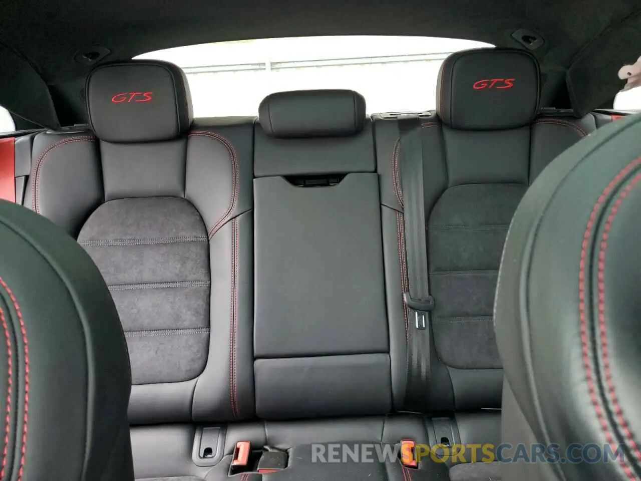 10 Photograph of a damaged car WP1AG2A51MLB52586 PORSCHE MACAN 2021